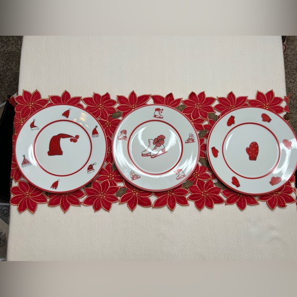 Tabletops Lifestyle Skating Party Dessert Serving Plates Christmas Mittens Set/3